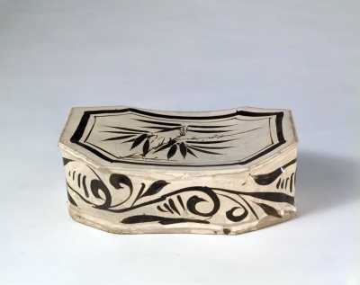 �δ��ݸG�׵غڻ���y��