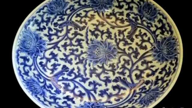 清康熙青花蓮紋大盤