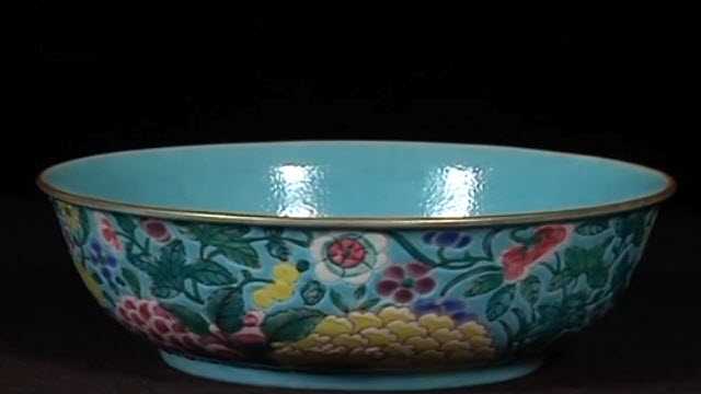 藍(lán)地粉彩淺碗