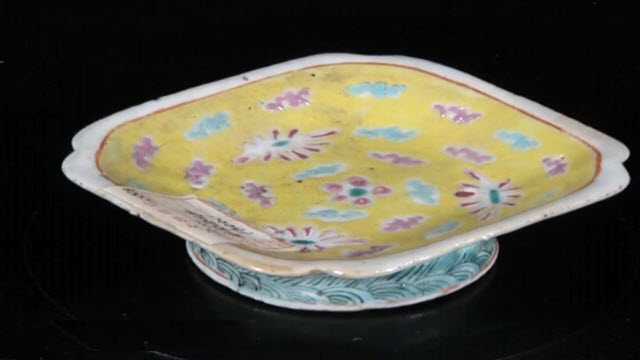 黃地粉彩高足盤