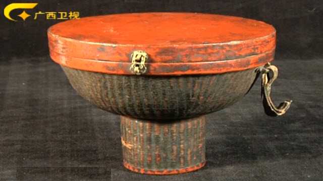 甜白釉高足碗配套皮套