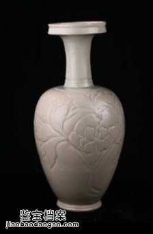 北宋龍泉窯刻花盤口瓶