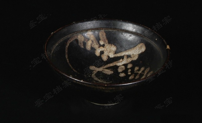 南宋吉州窯月影梅茶盞