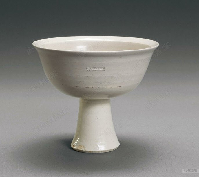 明或更早霍州窯白釉暗刻花卉紋高足杯