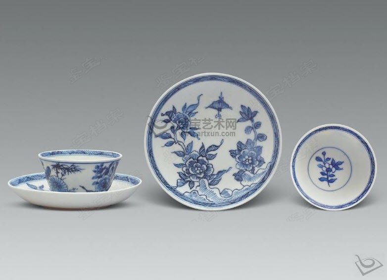 清雍正青花白描折枝牡丹花蝶托盞兩套