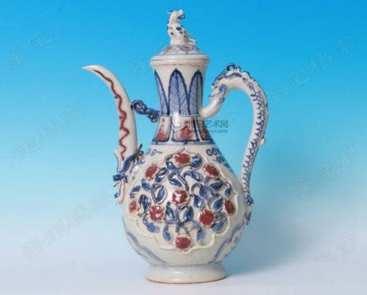 元青花釉里紅堆塑花卉紋執(zhí)壺