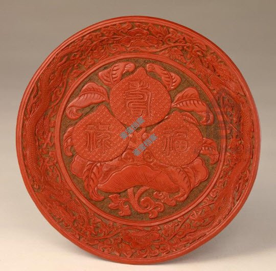 明嘉靖剔彩福祿壽三桃紋圓盤(pán)